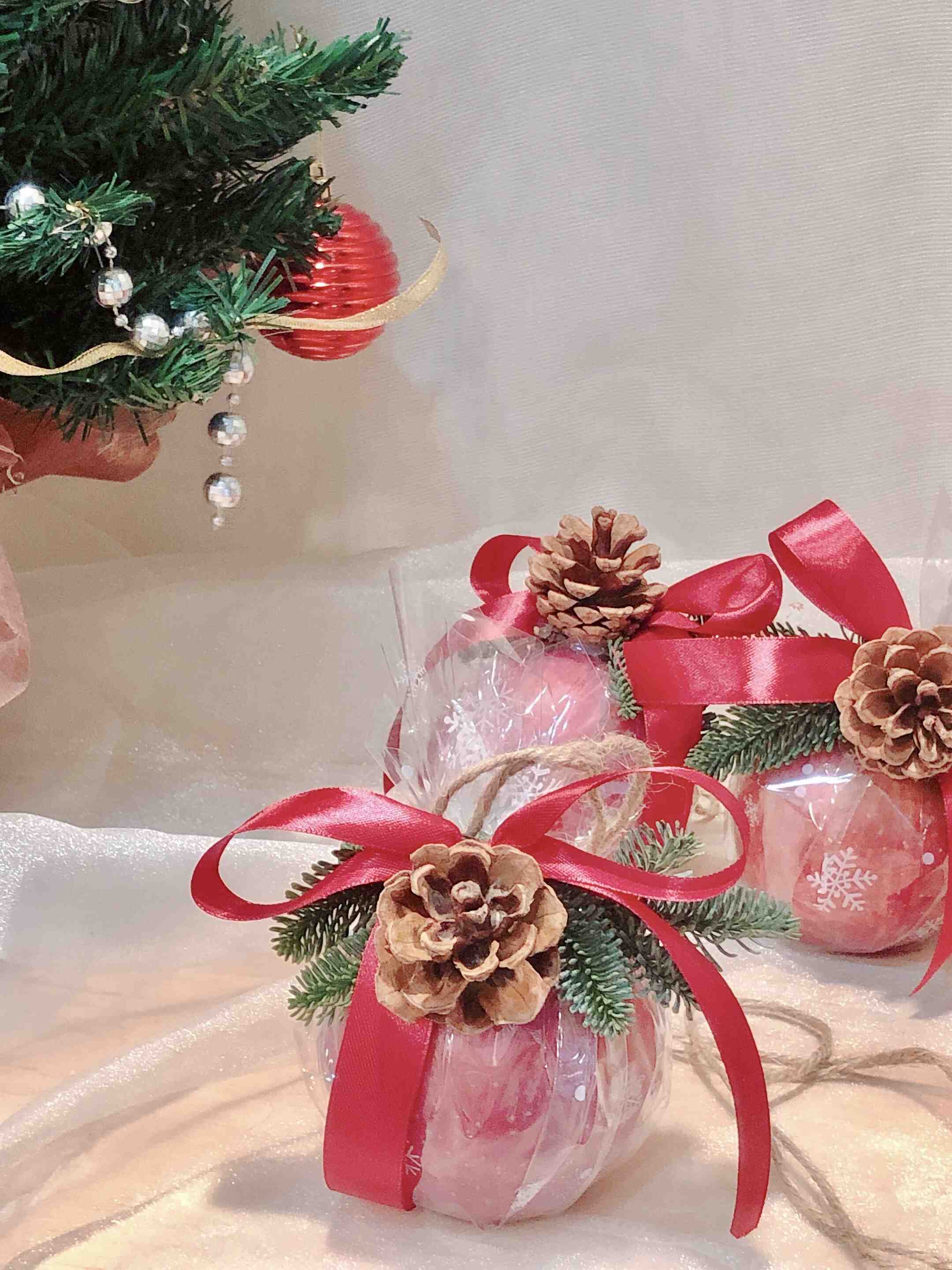 Christmas Apple - Freeland Floral thumbnail 2