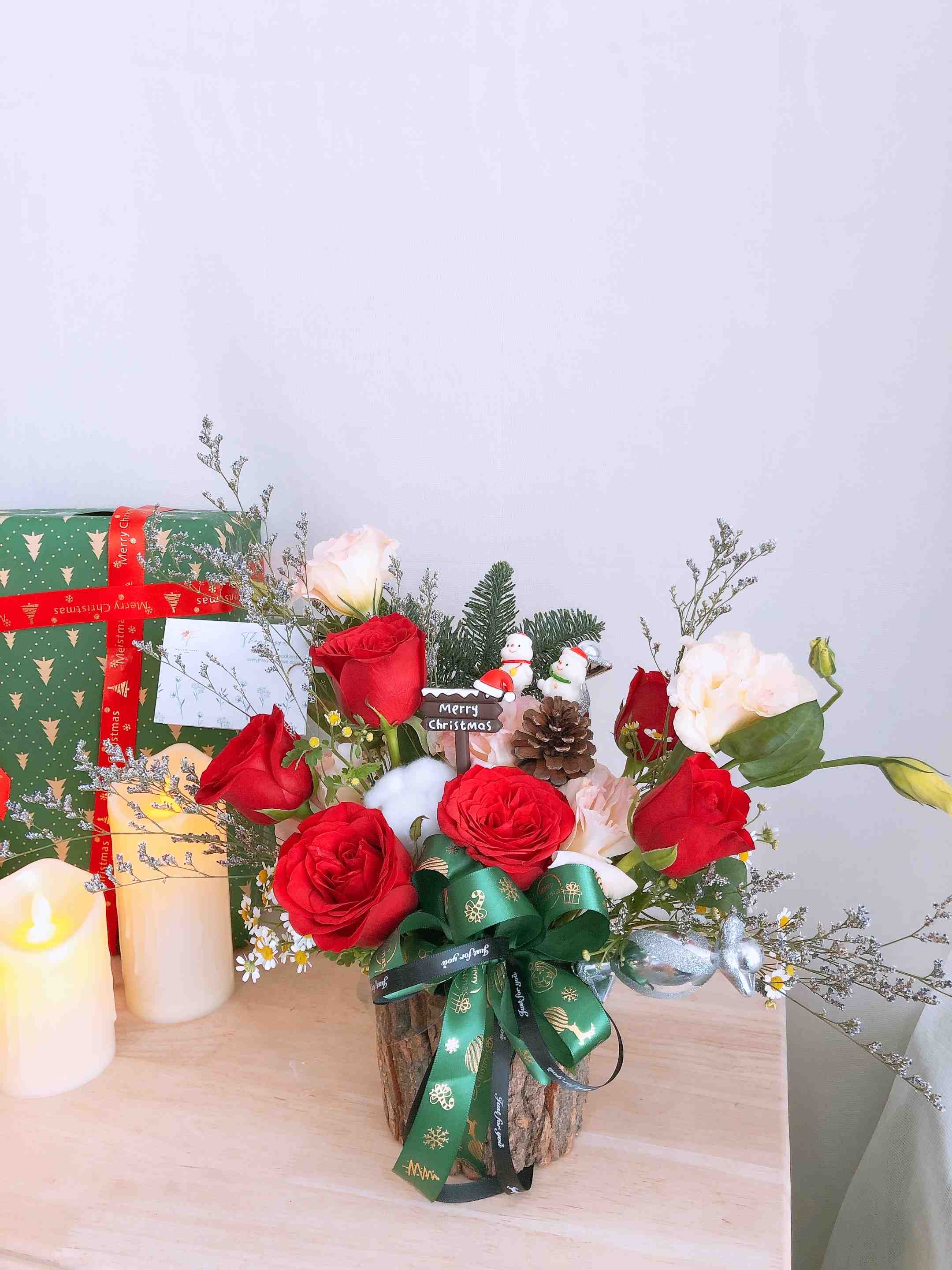Merry Wishes - Freeland Floral thumbnail 2